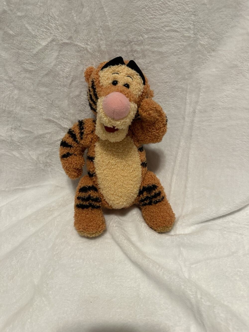 Vintage 1998 Disney Winnie the Pooh - sing and giggle Tigger - works
